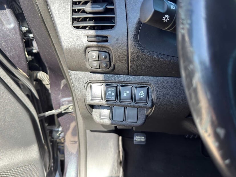 2013 Nissan LEAF - Image 20