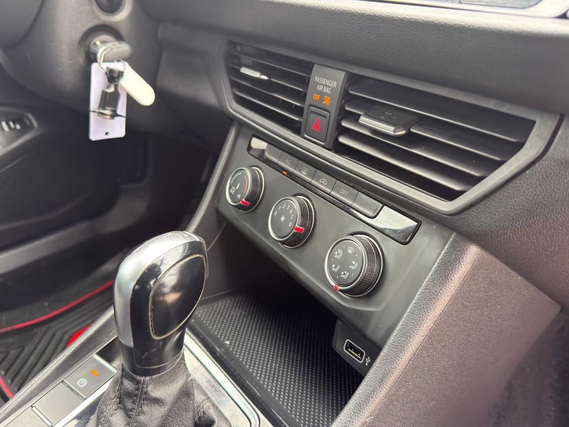 2019 Volkswagen Jetta - Image 30