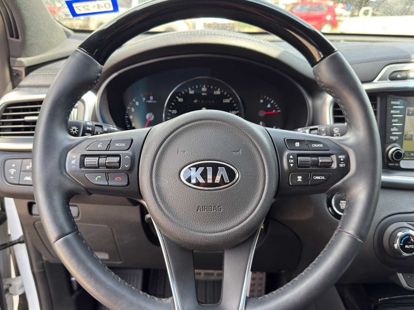 2018 Kia Sorento - Image 15