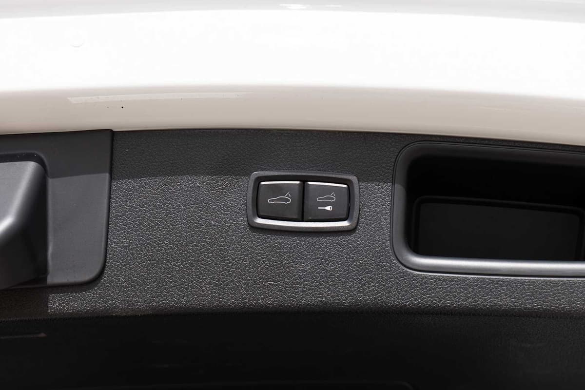 2024 Porsche Macan - Image 29