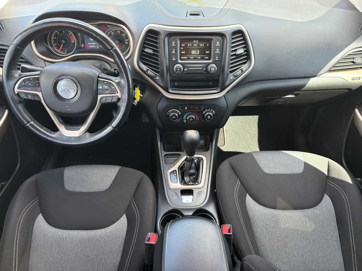 2018 Jeep Cherokee - Image 21