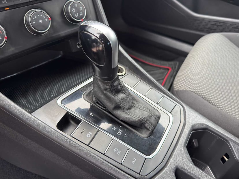 2019 Volkswagen Jetta - Image 17