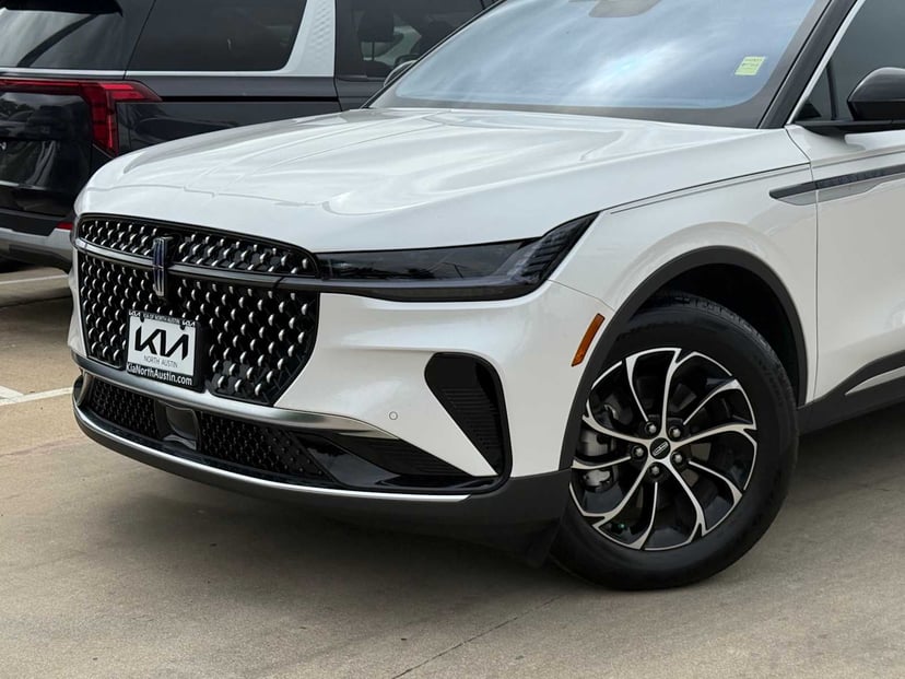 2025 Lincoln Nautilus - Image 2