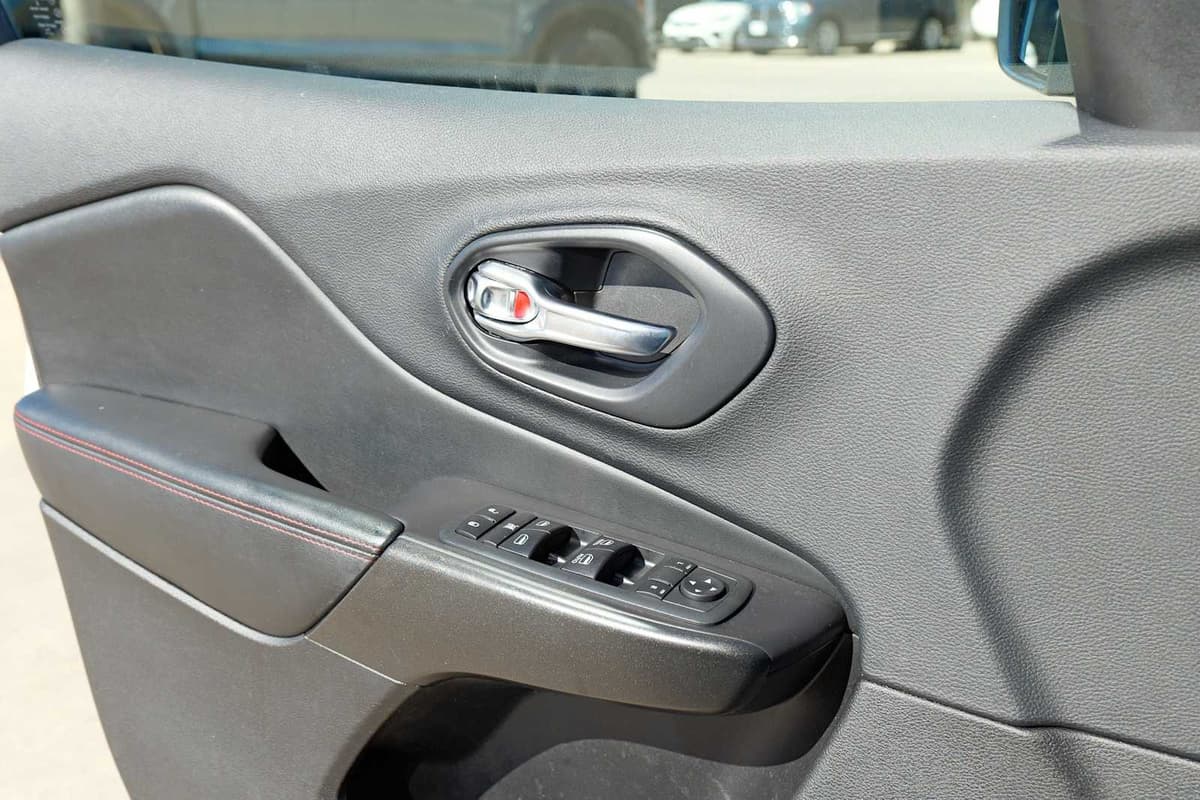 2020 Jeep Cherokee - Image 20