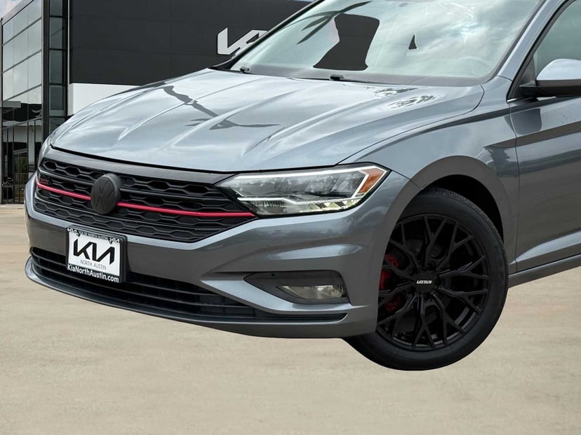2019 Volkswagen Jetta - Image 2