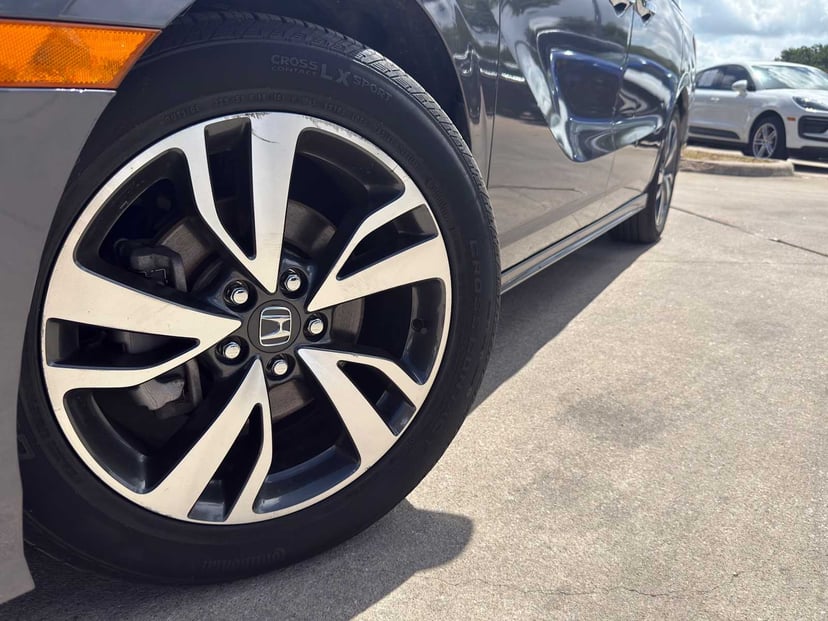 2023 Honda Odyssey - Image 3