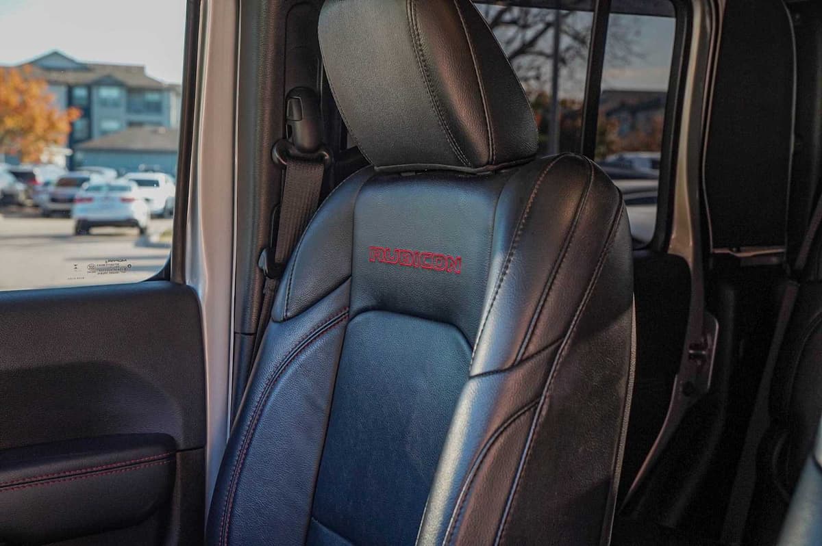 2023 Jeep Gladiator - Image 12