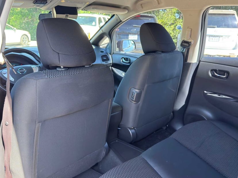 2013 Nissan LEAF - Image 21