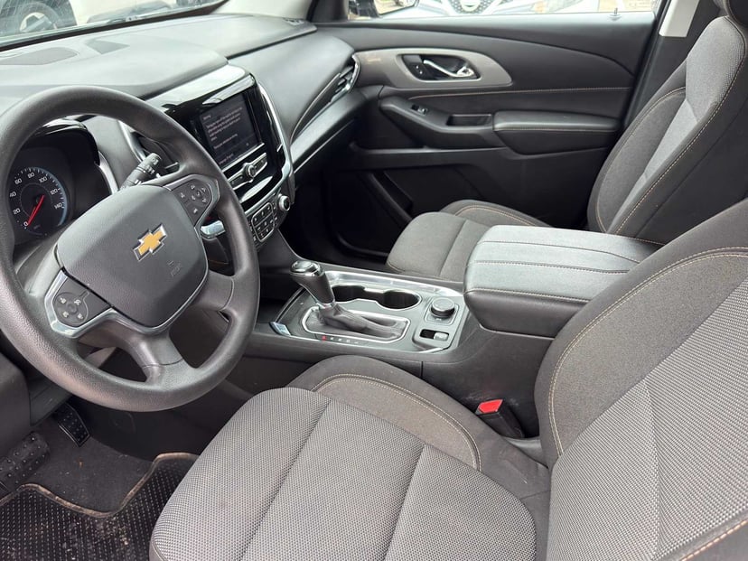 2020 Chevrolet Traverse - Image 2