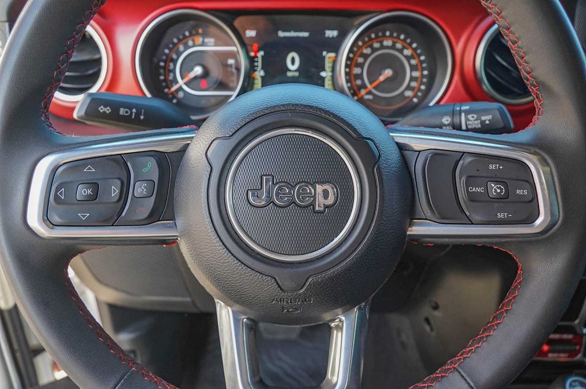 2023 Jeep Gladiator - Image 13