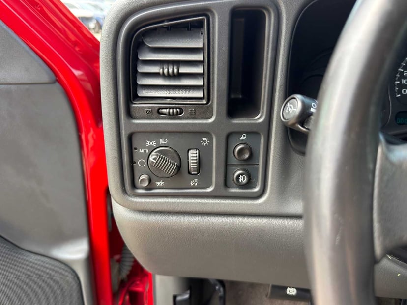 2003 Chevrolet Avalanche 1500 - Image 15