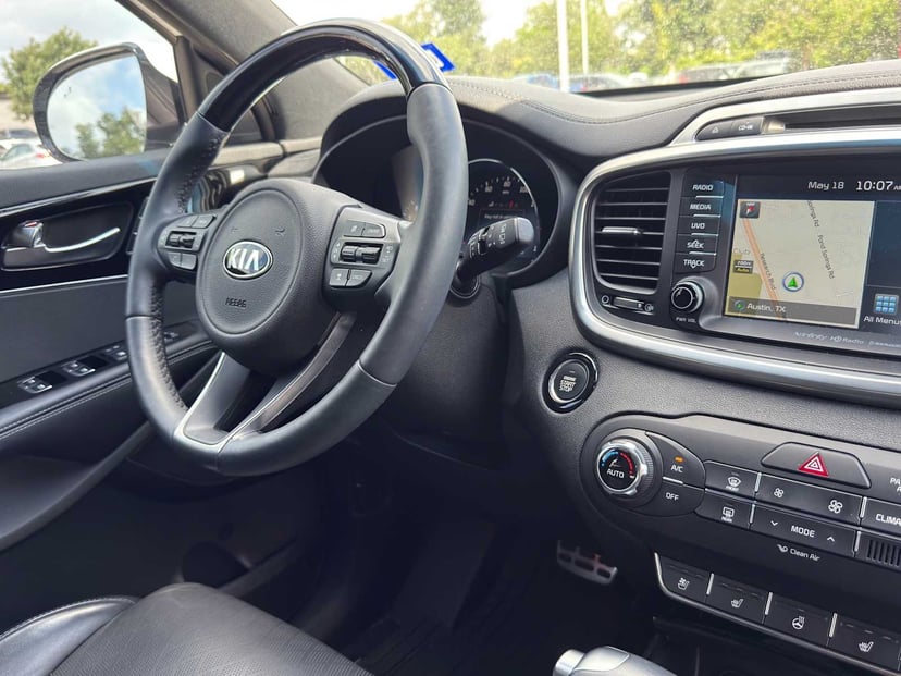 2018 Kia Sorento - Image 30