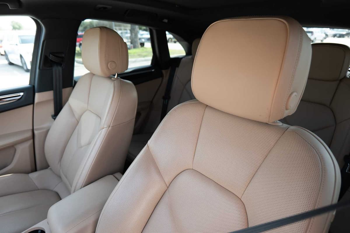 2024 Porsche Macan - Image 11