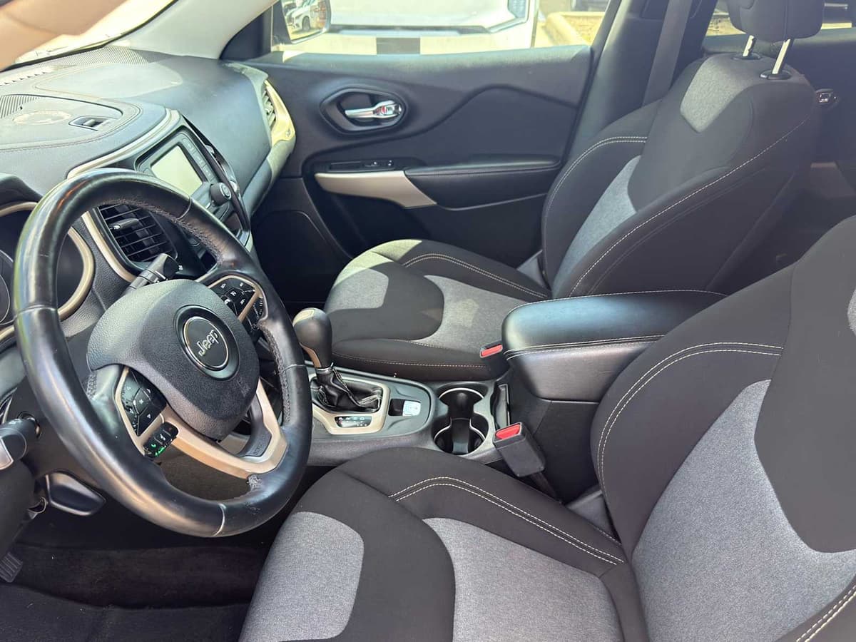 2018 Jeep Cherokee - Image 9