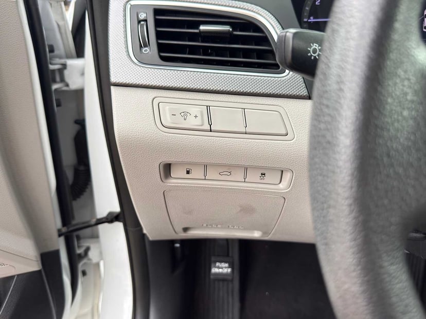 2016 Hyundai Sonata - Image 21