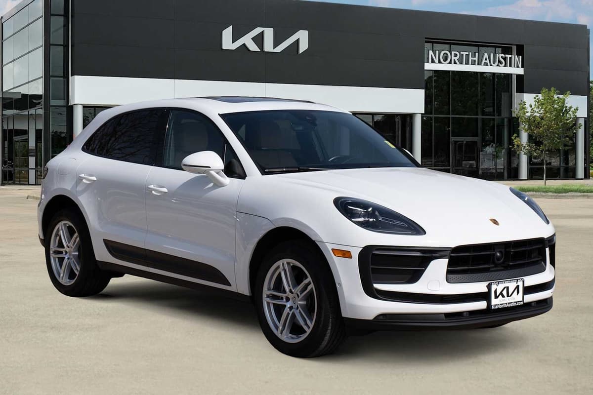 2024 Porsche Macan - Image 8