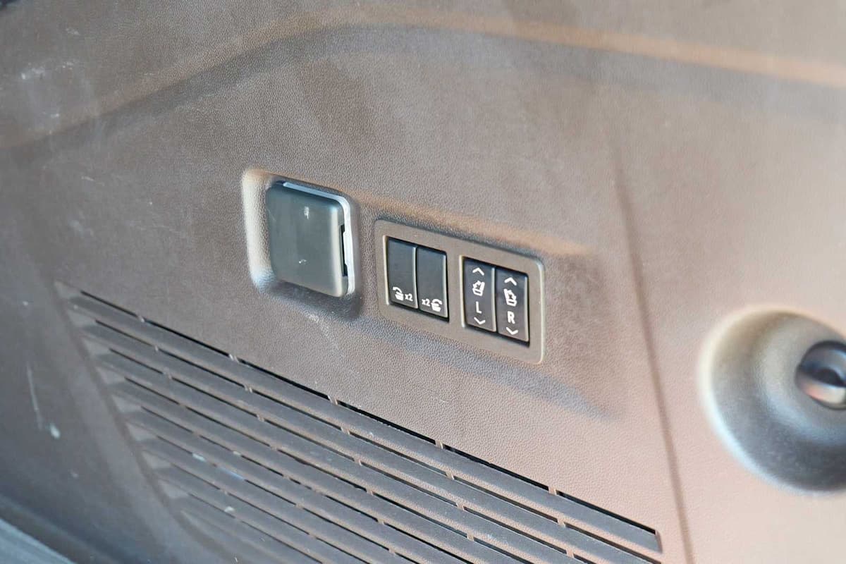 2021 GMC Yukon XL - Image 30