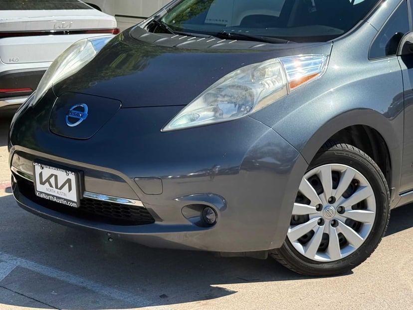 2013 Nissan LEAF - Image 2
