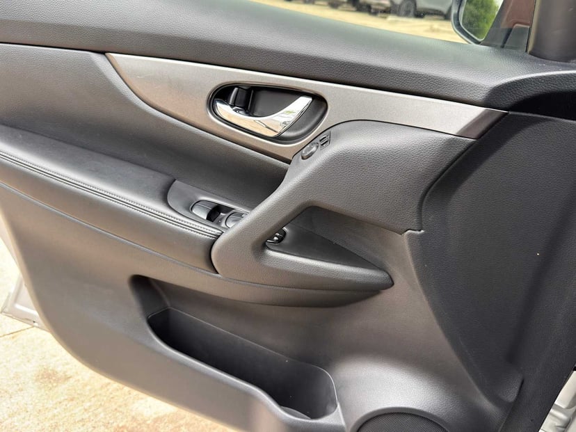 2015 Nissan Rogue - Image 18