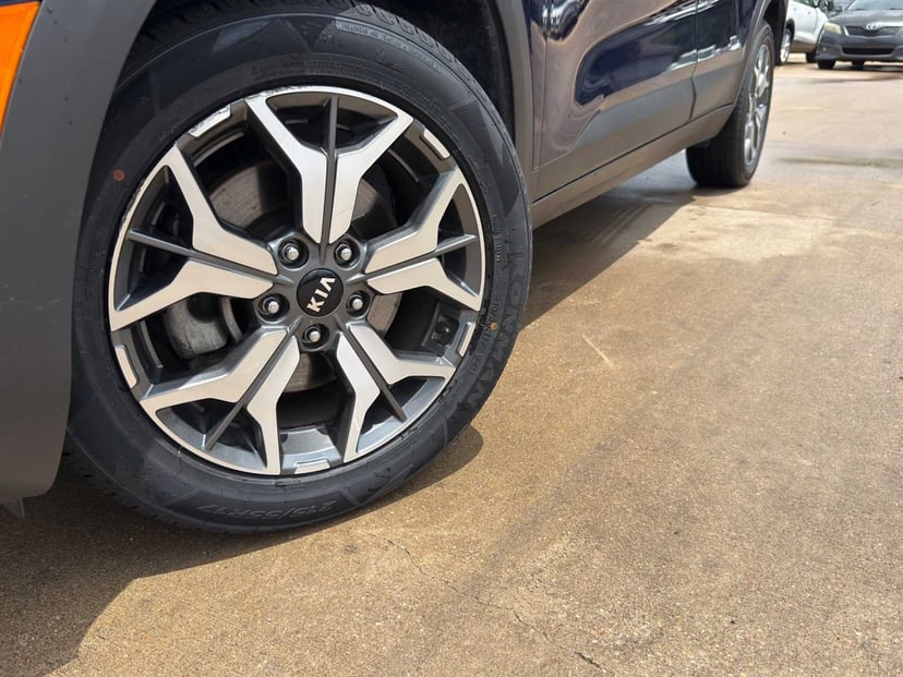 2021 Kia Seltos - Image 3