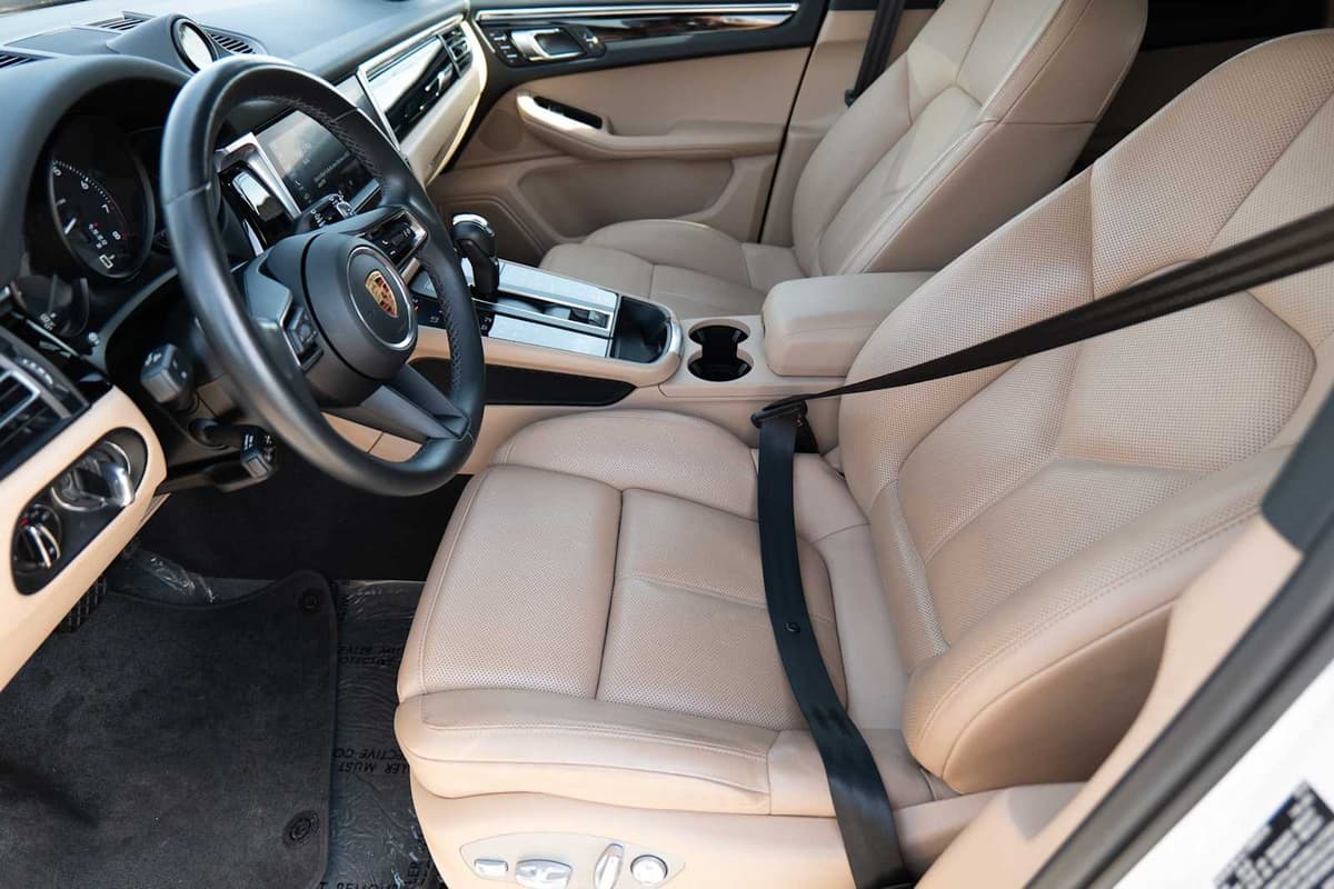 2024 Porsche Macan - Image 10