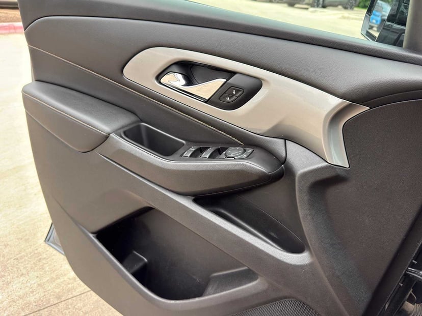 2020 Chevrolet Traverse - Image 15