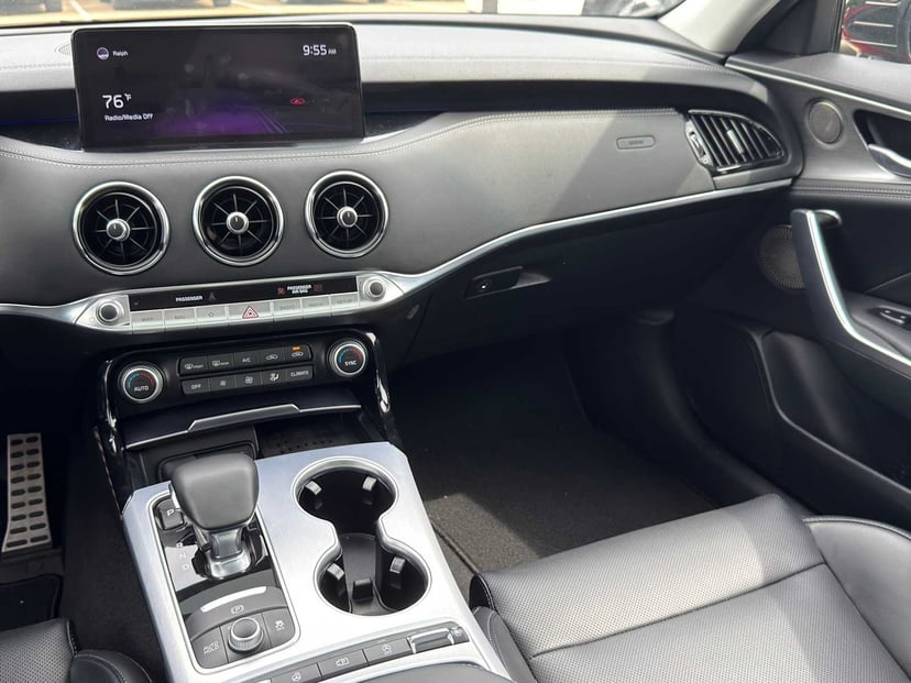 2022 Kia Stinger - Image 26