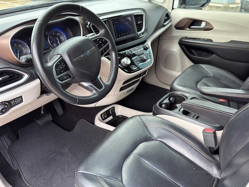 2018 Chrysler Pacifica - Image 9