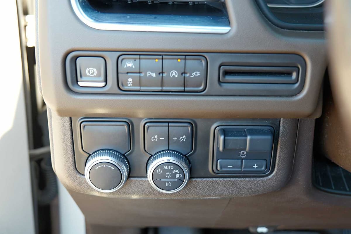 2021 GMC Yukon XL - Image 18