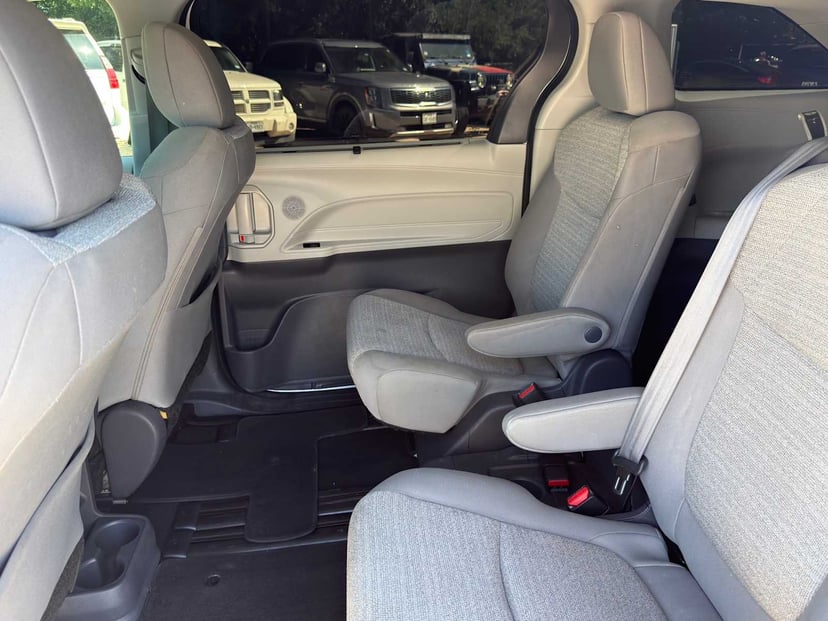 2021 Toyota Sienna - Image 27
