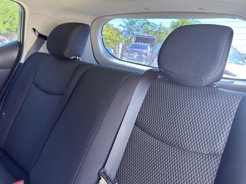 2013 Nissan LEAF - Image 24