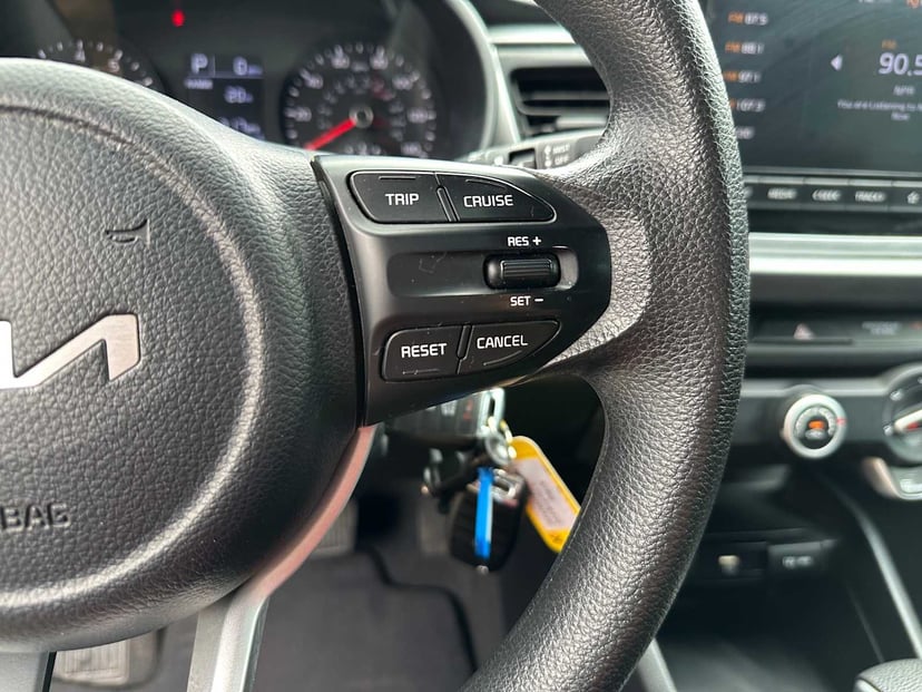 2023 Kia Rio - Image 10
