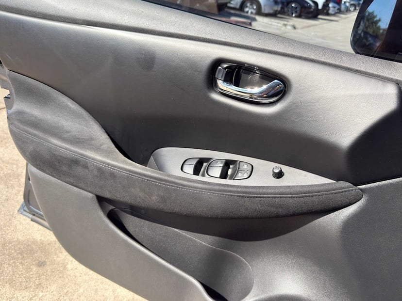 2013 Nissan LEAF - Image 19