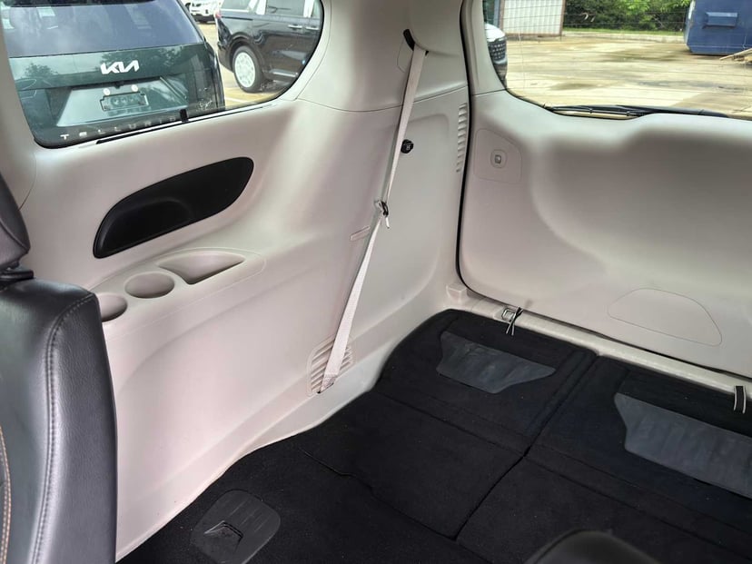2018 Chrysler Pacifica - Image 29