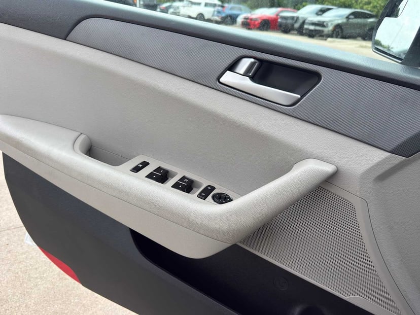 2016 Hyundai Sonata - Image 20