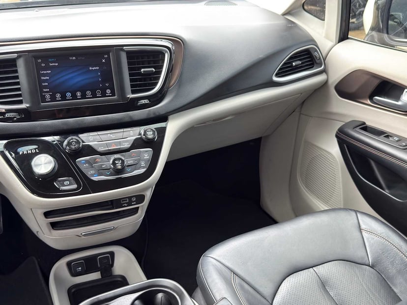 2018 Chrysler Pacifica - Image 25