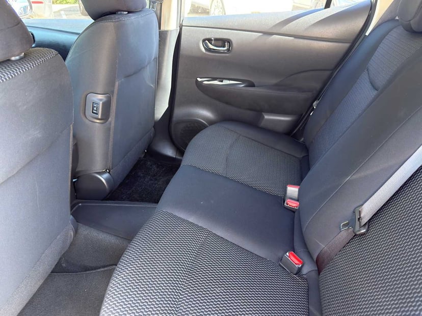 2013 Nissan LEAF - Image 25