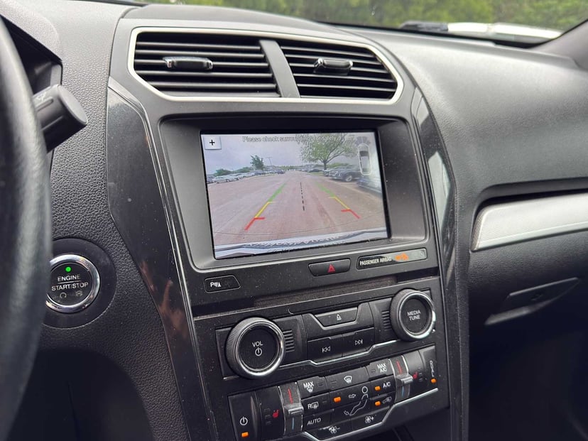 2017 Ford Explorer - Image 12