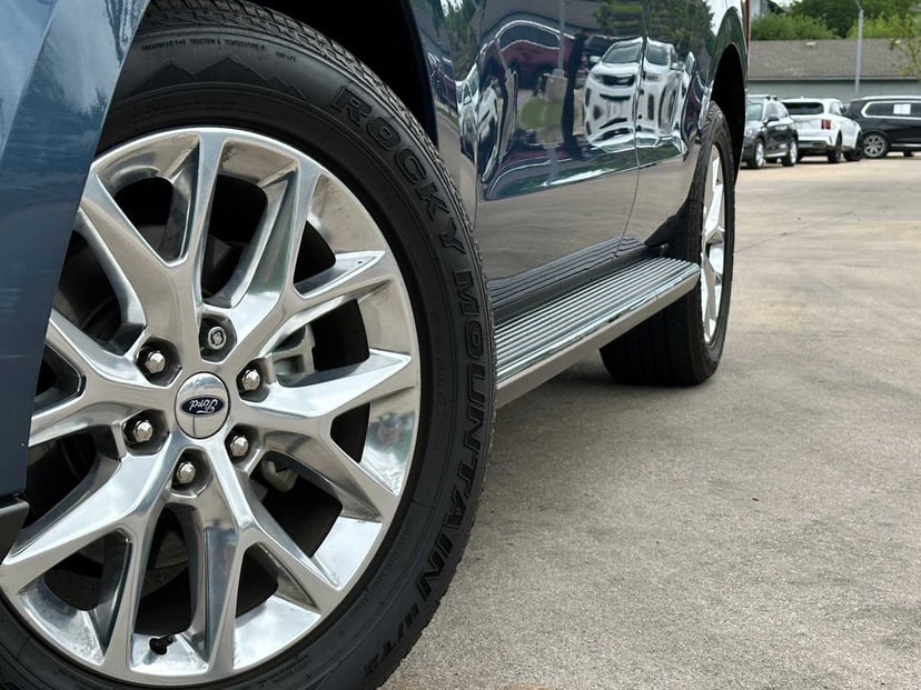 2020 Ford Expedition - Image 2