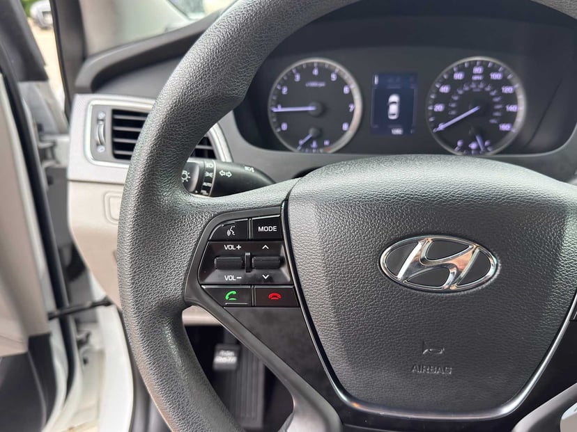 2016 Hyundai Sonata - Image 18