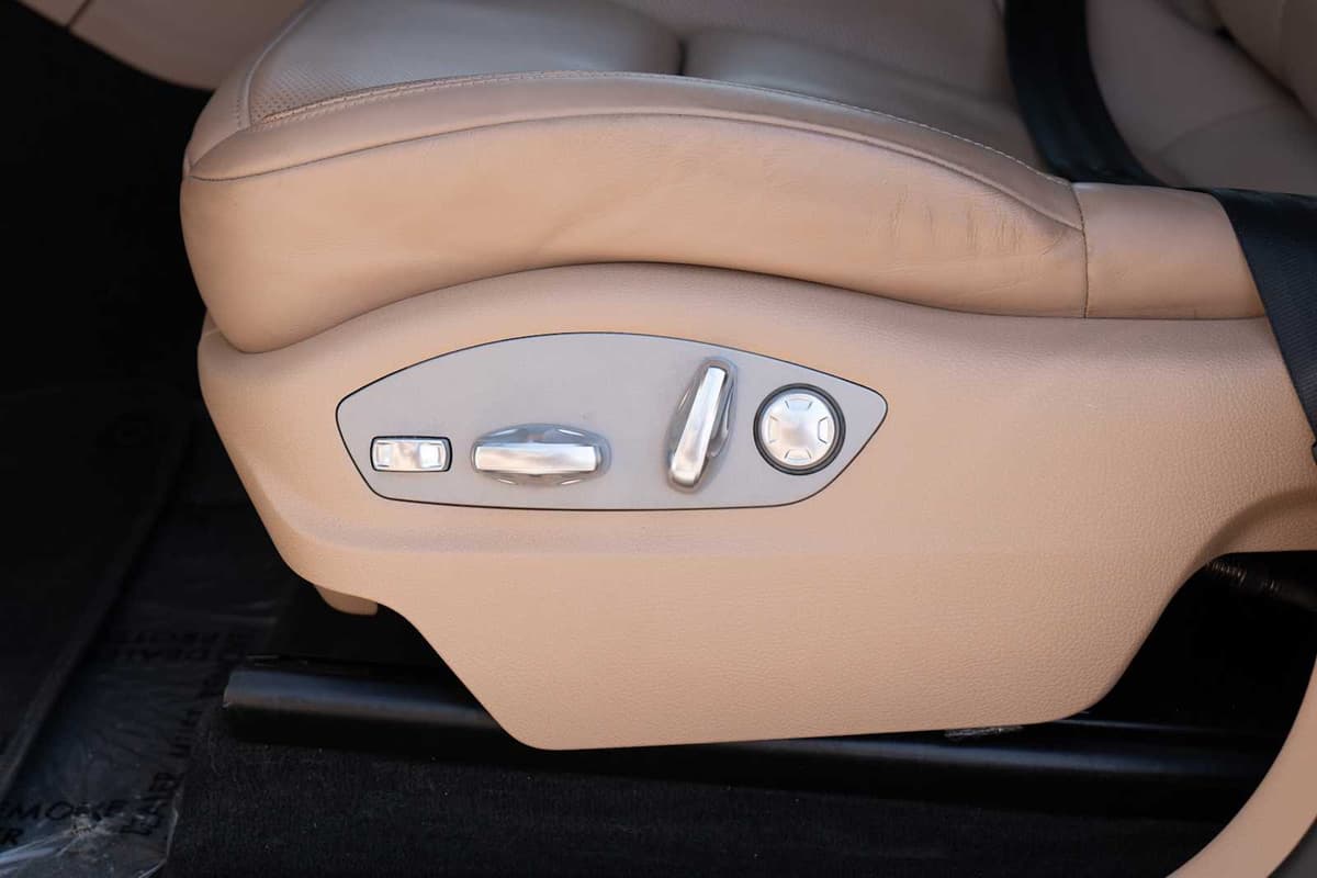 2024 Porsche Macan - Image 21