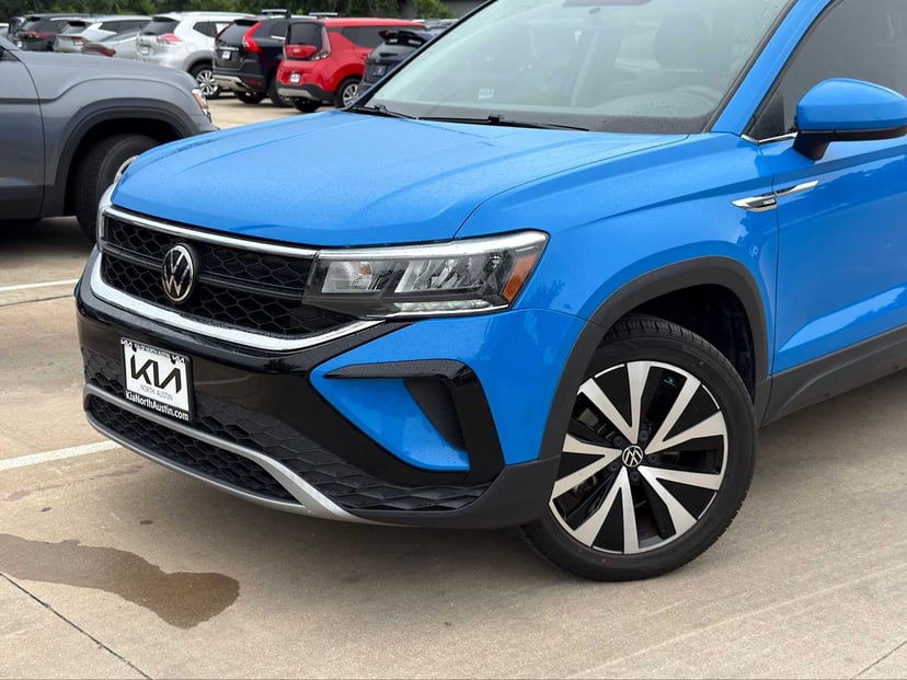 2022 Volkswagen Taos - Image 2