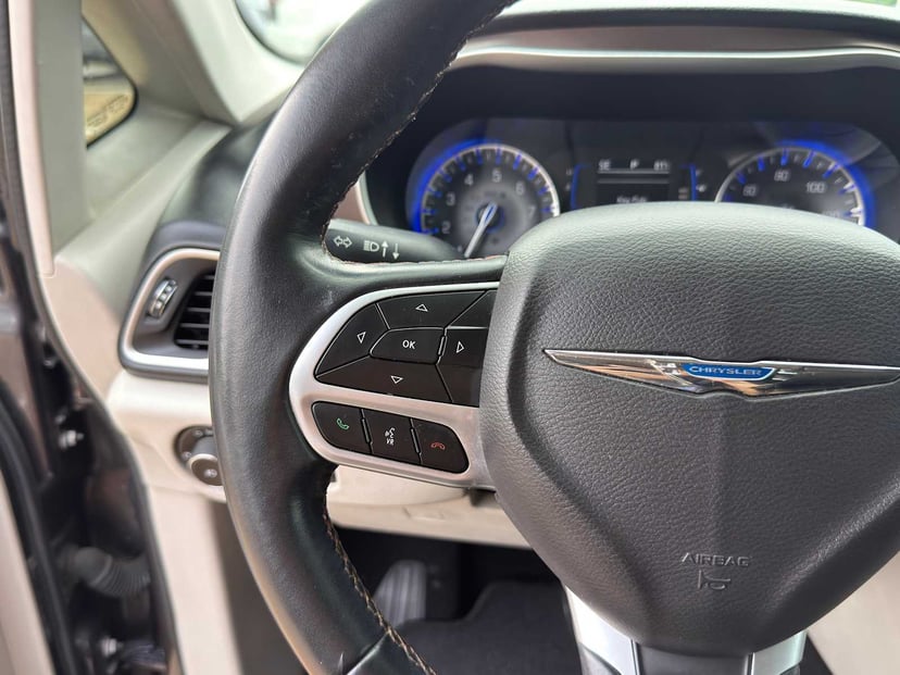 2018 Chrysler Pacifica - Image 18