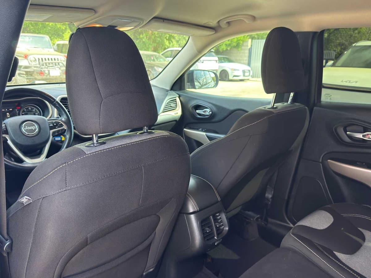 2018 Jeep Cherokee - Image 24