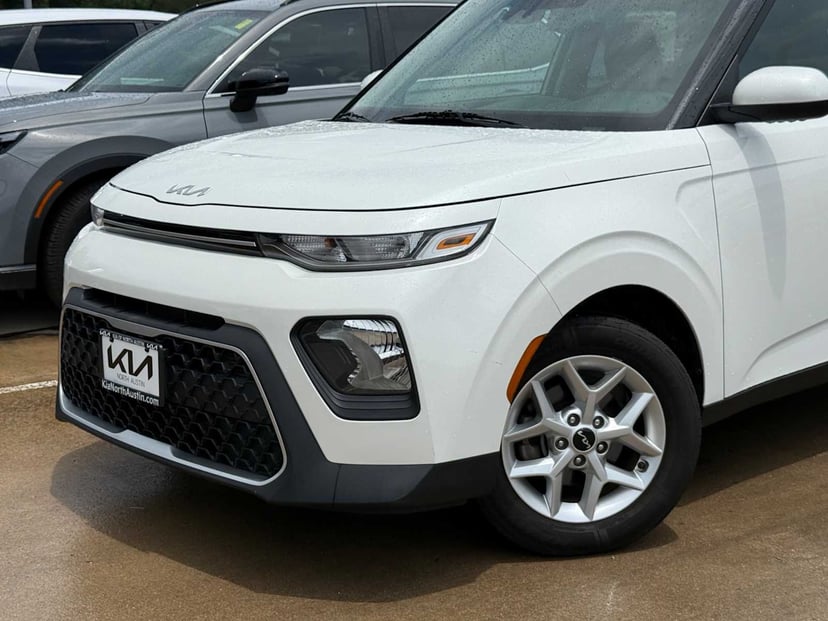 2022 Kia Soul - Image 2