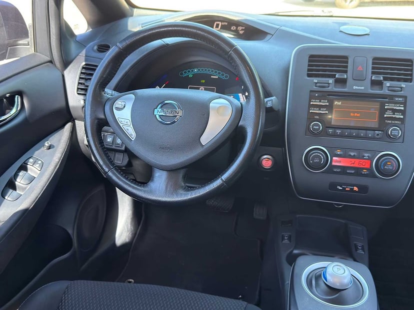 2013 Nissan LEAF - Image 23