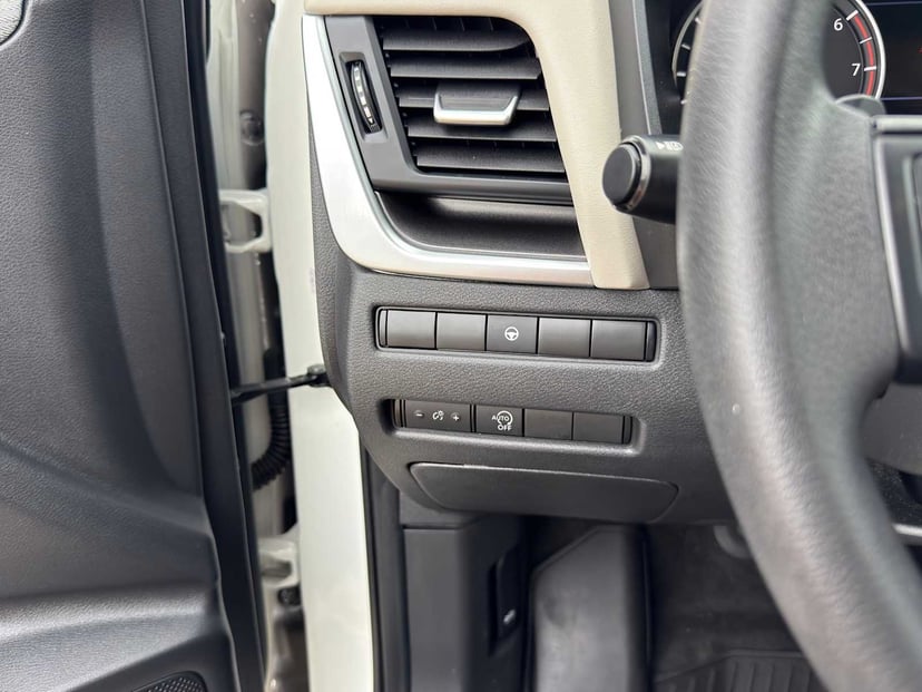 2023 Nissan Rogue - Image 21