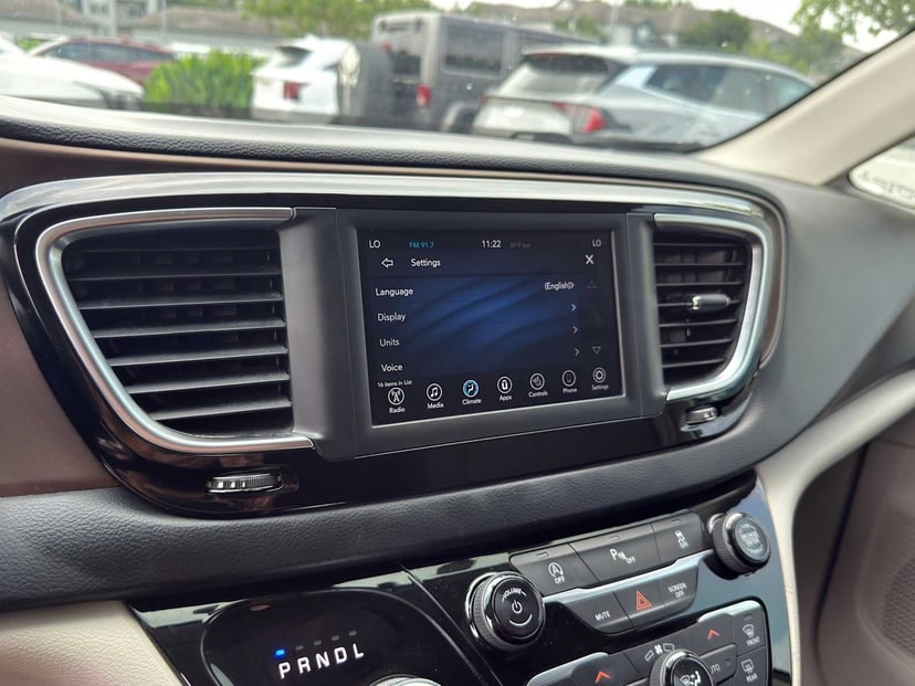 2018 Chrysler Pacifica - Image 14
