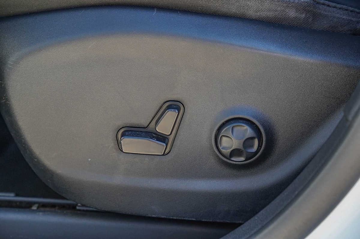 2019 Jeep Cherokee - Image 20