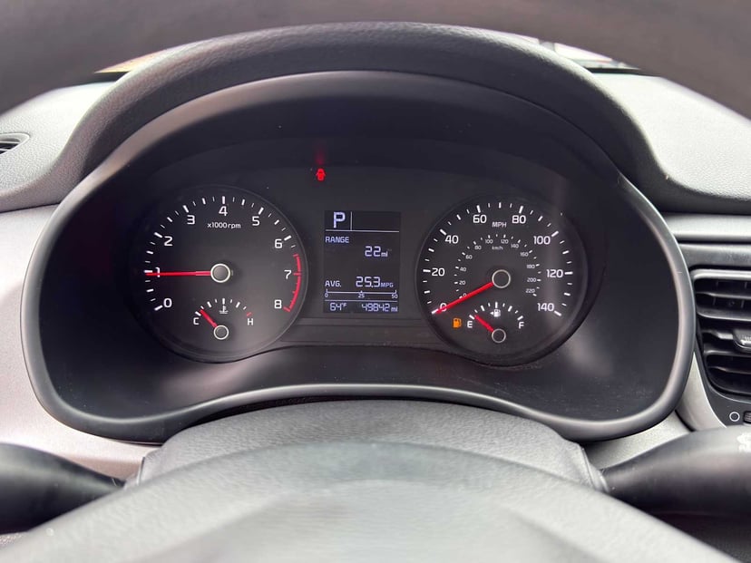 2023 Kia Rio - Image 16